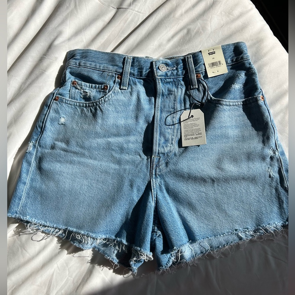 NWT Levi’s ribcage denim shorts